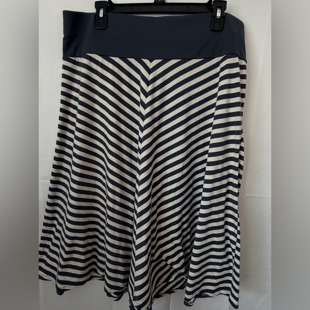 Old Navy Striped Navy and White Skirt